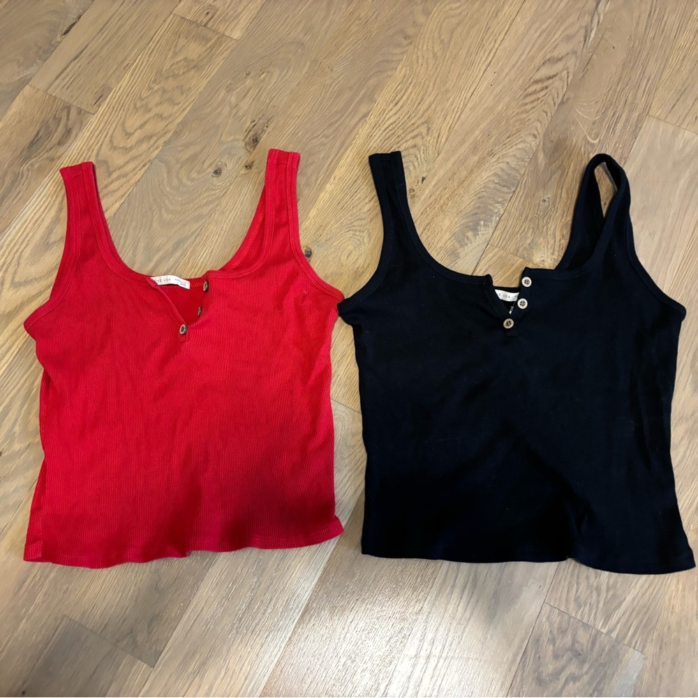 Women’s Ribbed Button V-Neck Tank Top - Red and black active USA cropped size L